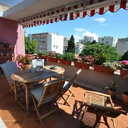 Universum Penthouse Split